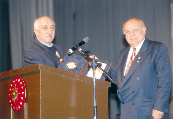 Giving a plaquette to Suleyman Demirel, 10th President in the meeting 'Hand in Hand towards to a Happy Tomorrow' in 1996