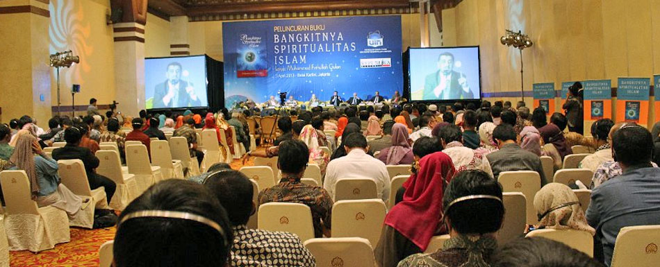Buku Bangkitnya Spiritualitas Islam Dibedah 7 Orang Profesor