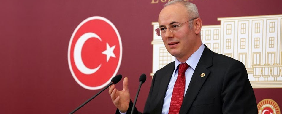 Başbakan kendisi ne yapıyorsa başkalarını onunla suçluyor