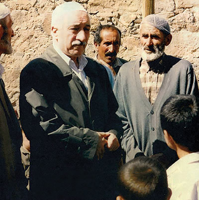 Fethullah Gülen, Korucuk Köyü’nde akrabalarıyla sohbet ederken...