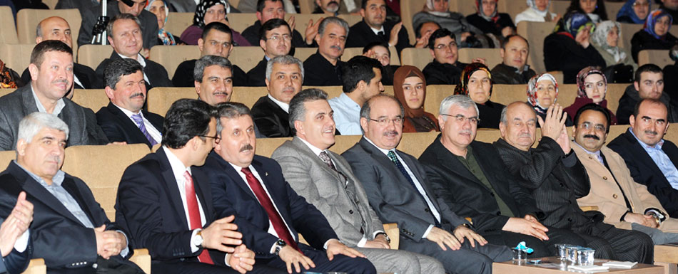 Irkçılığı, Kâinatın Efendisi ayakları altına aldı