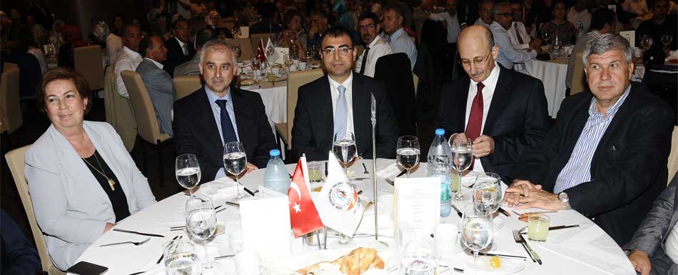 İzmir’de ‘Gönül Sofrası’ kuruldu