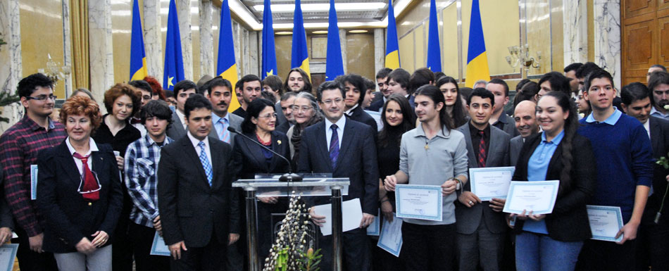 رئيس الوزراء الروماني يكرّم طلاب المدرسة التركية في بوخارست